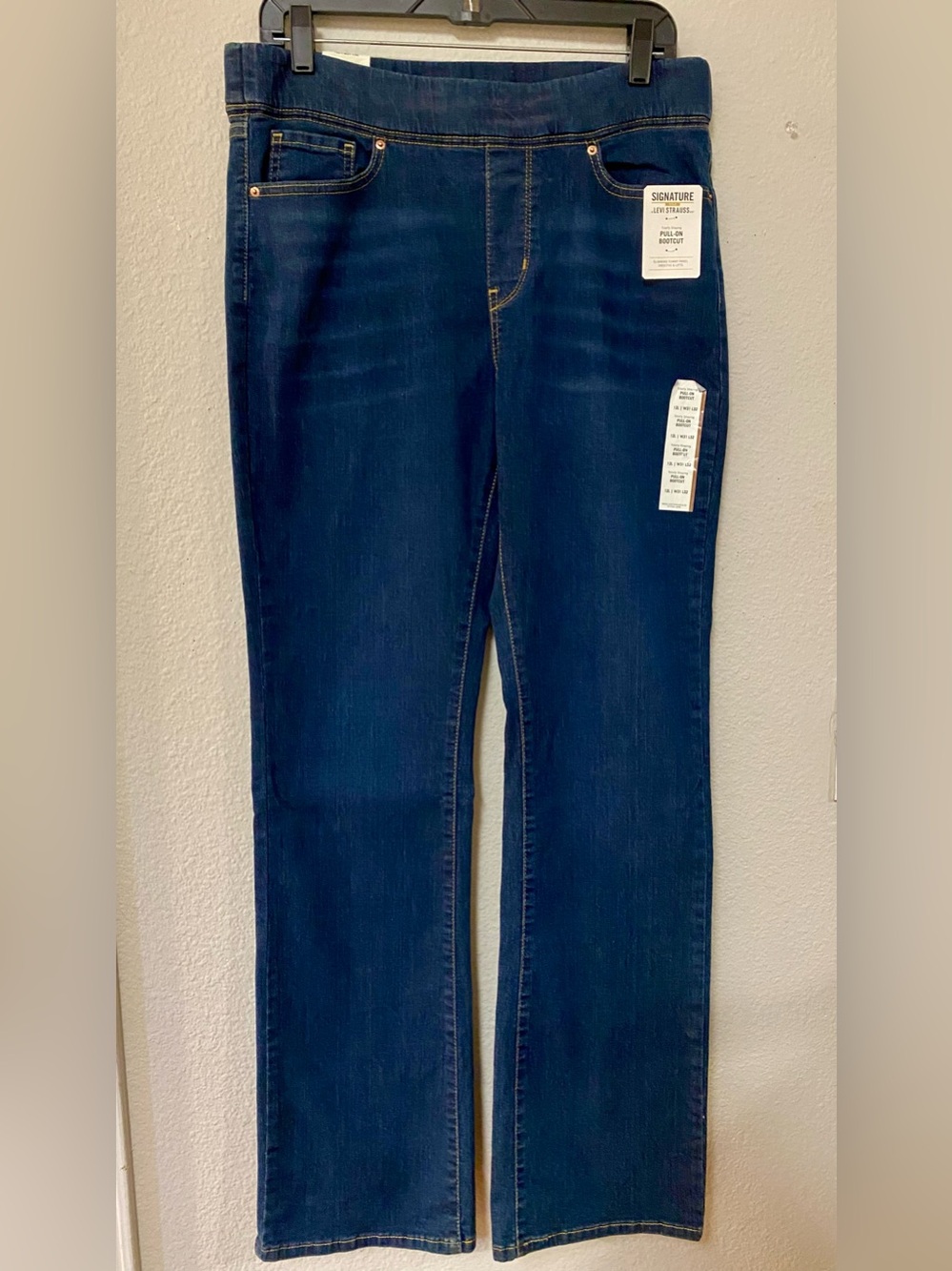 Signature by Levi Strauss Boot Cut Pull On Jeans - Size 12L - W31 L32 - NWT!